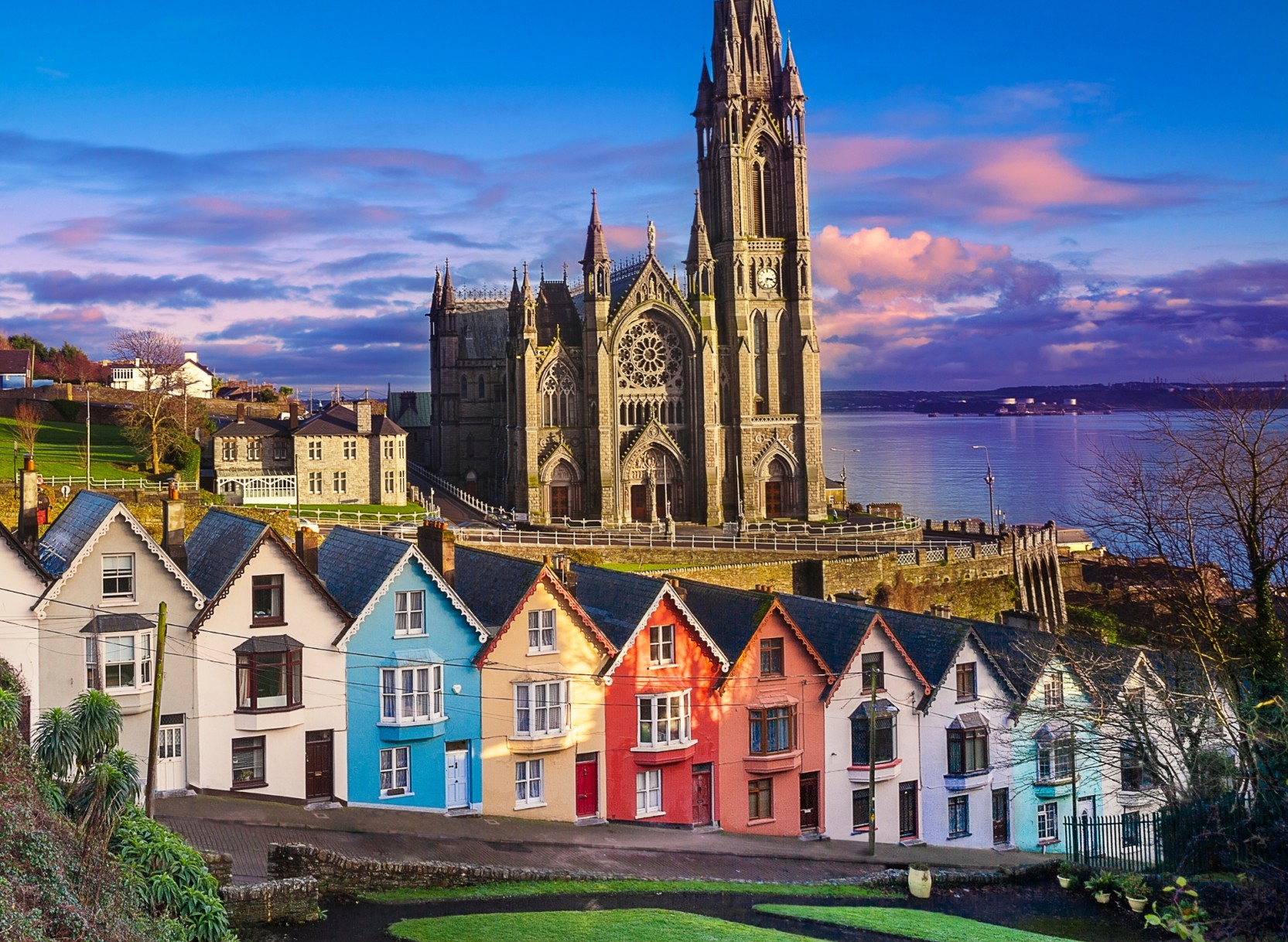 Travel Guide: Visit Ireland by train