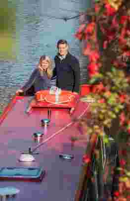 Discover Warwickshire on a canal boat