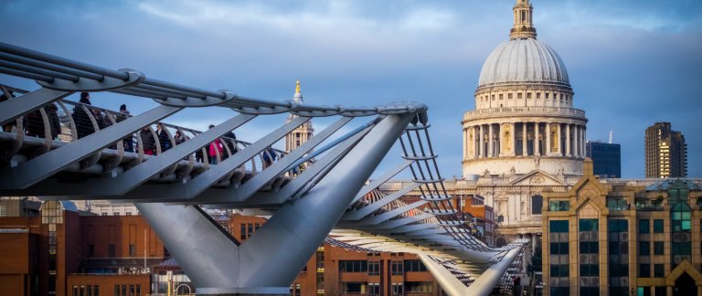 United Kingdom - Millenium Bridge - Alberto Zanetti, Unsplash.jpg