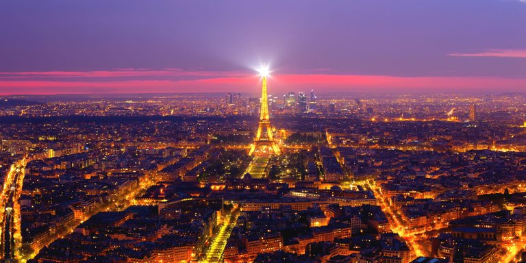 Eiffel tower light show